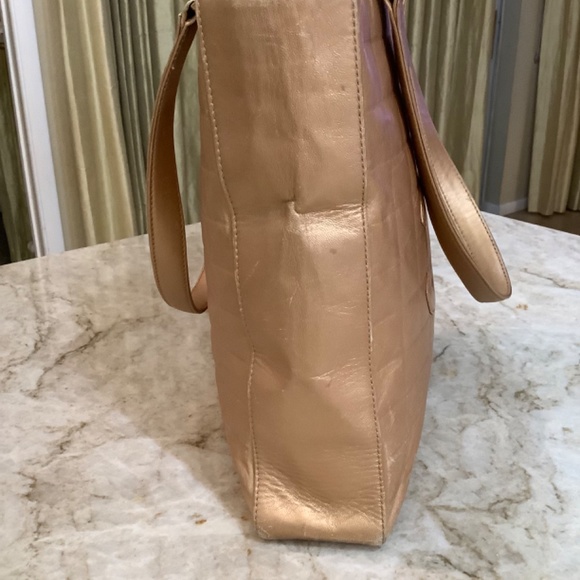 CHANEL GOLD TOTE - Picture 6 of 14